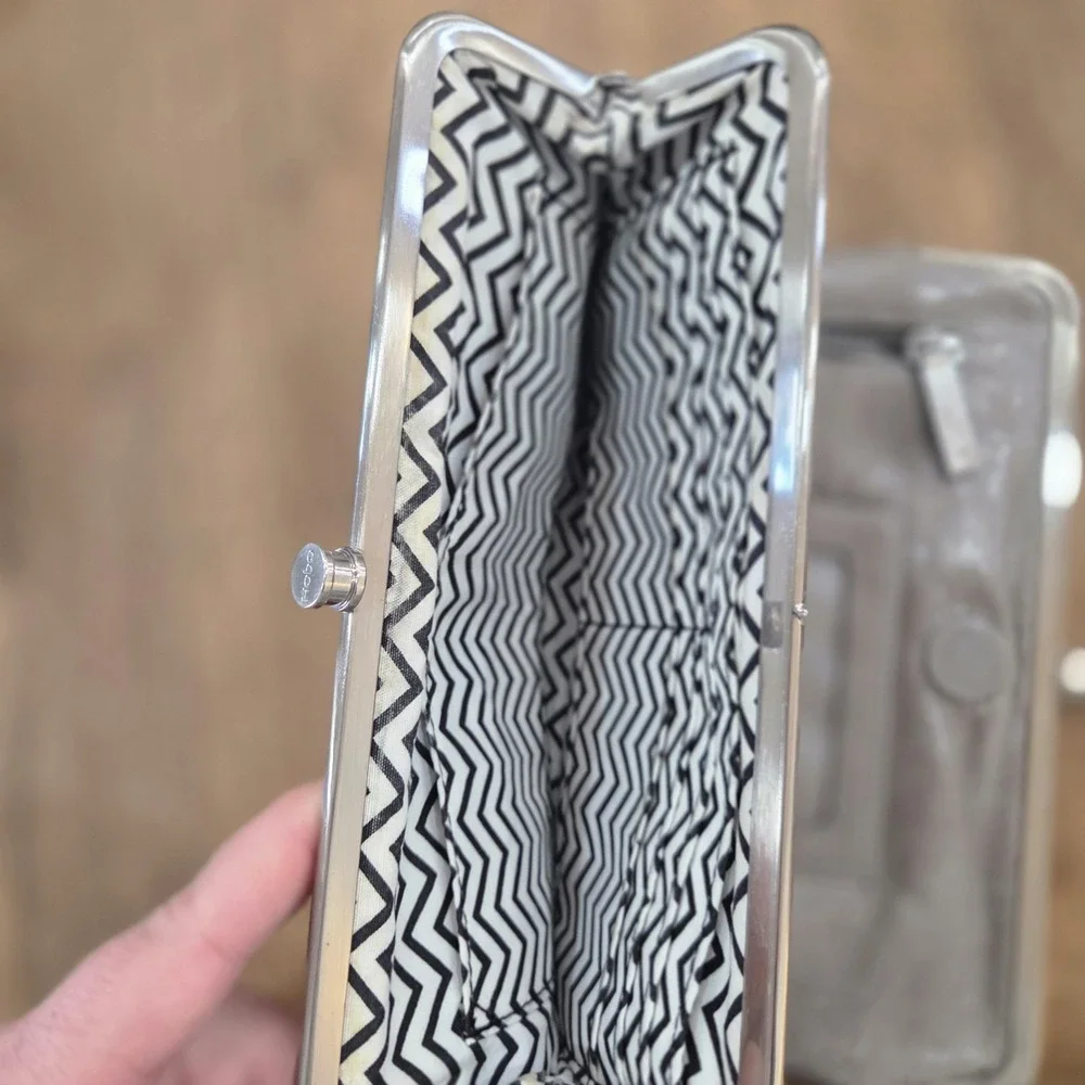 HOBO The Original Lauren Embossed  Leather Clutch Wallet - Picture 5 of 9